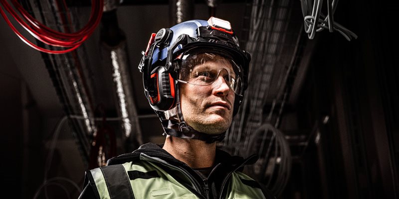 Zašto samostalno prilagođavanje osobne zaštitne opreme ugrožava vaše poslovanje